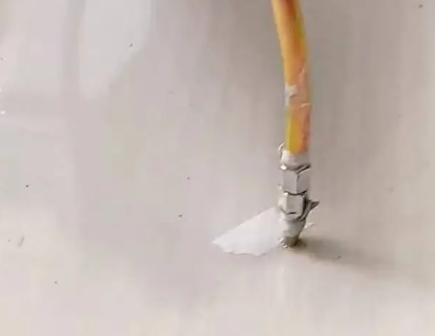 弋江瓷砖空鼓维修公司专业解答在瓷砖铺贴过程中，如果使用的砂料过粗（如全部使用了粗砂），可能会导致以下问题